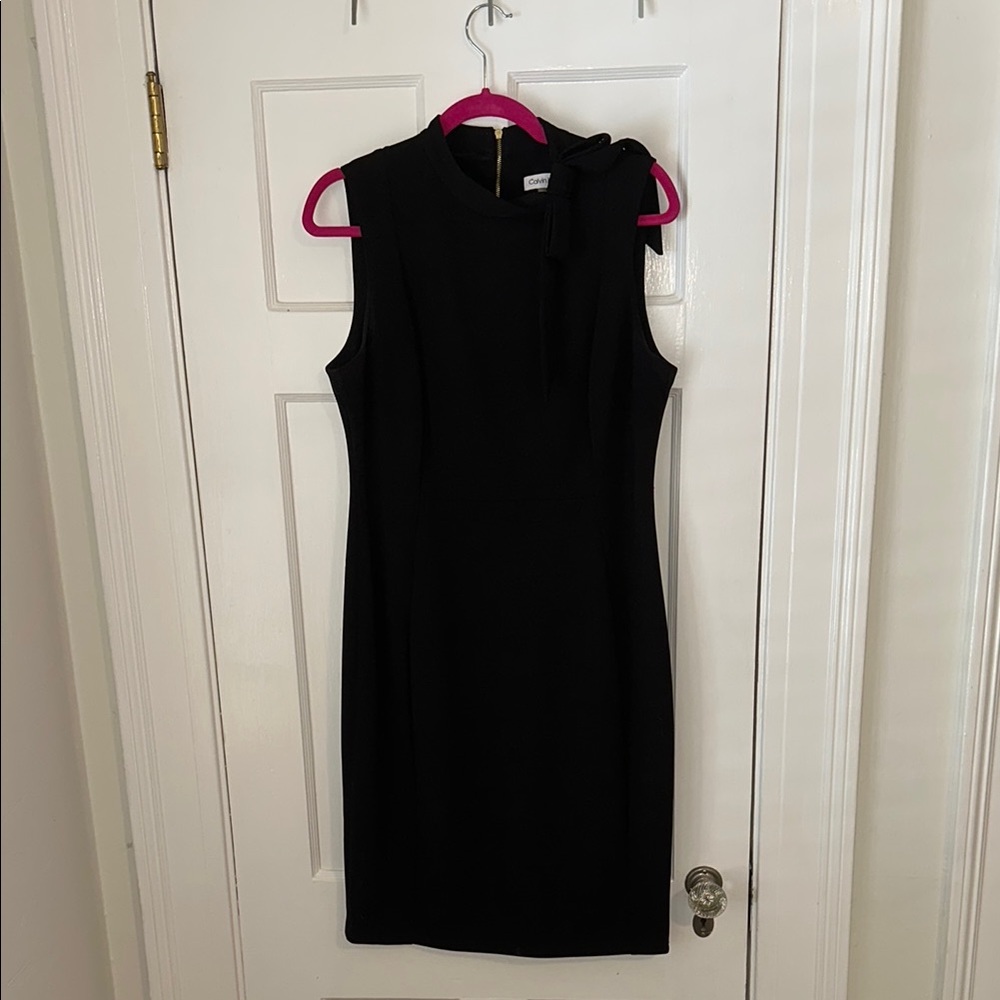 Chic Black Sleeveless Dress with Bow Detail